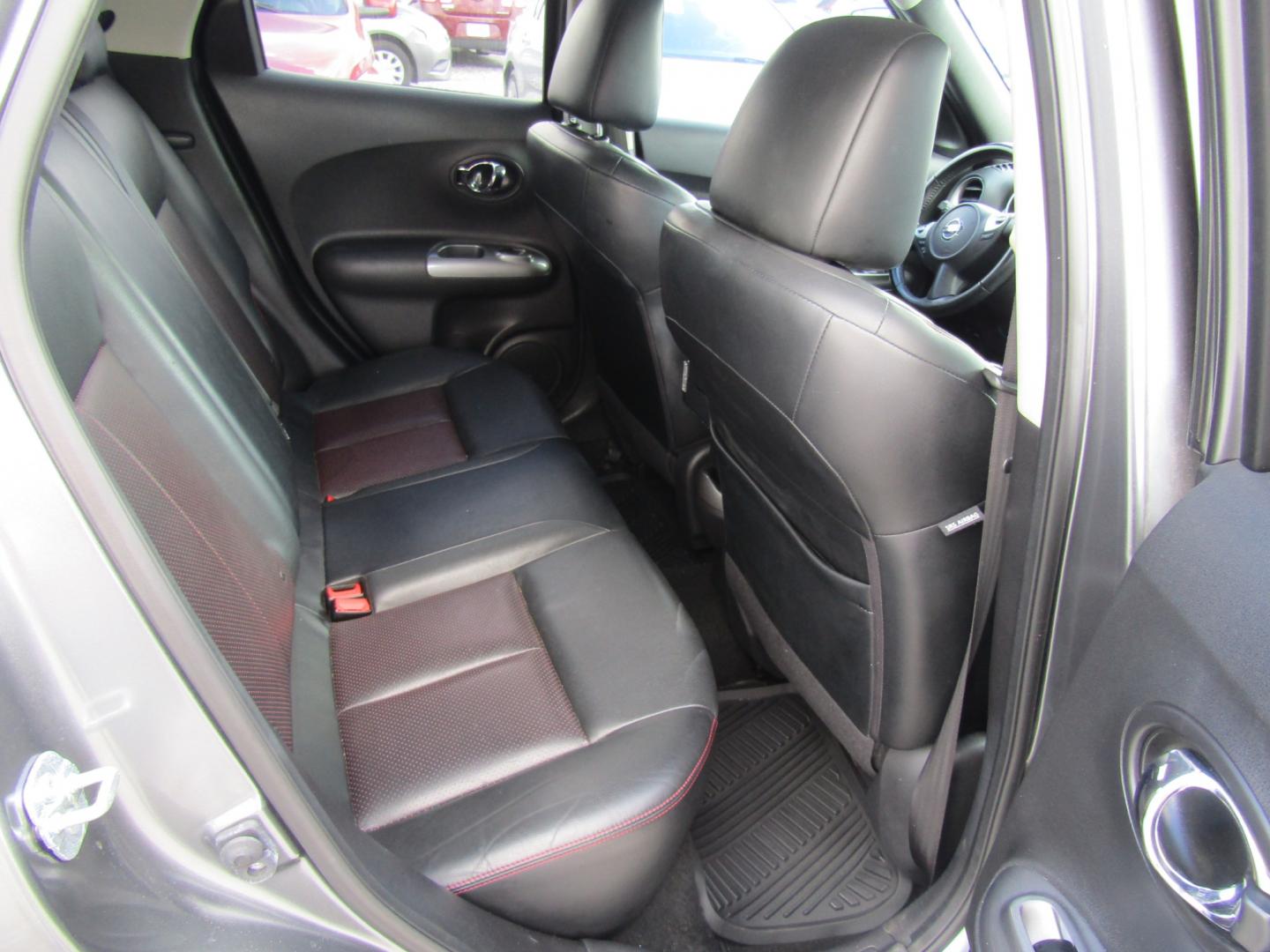 2015 Gray Nissan Juke S FWD (JN8AF5MR4FT) with an 1.6L L4 DOHC 16V engine, Automatic transmission, located at 15016 S Hwy 231, Midland City, AL, 36350, (334) 983-3001, 31.306210, -85.495277 - Photo#8